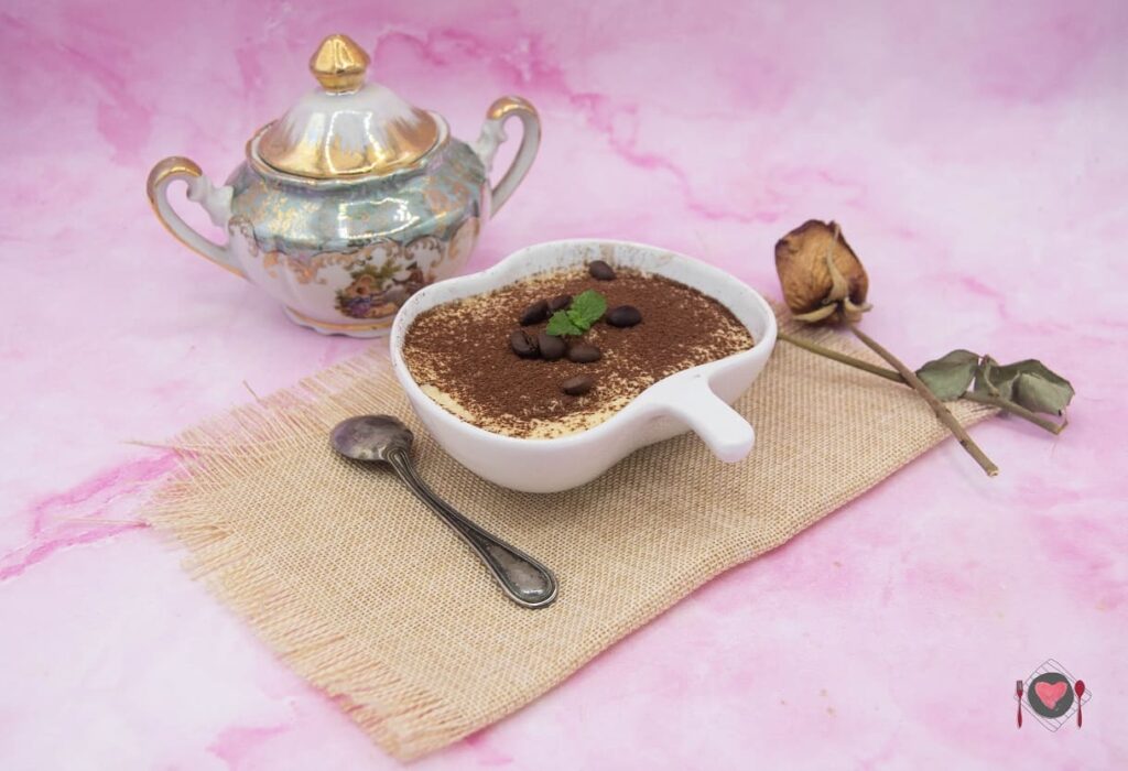 Mousse allo zabaione ( piacere supremo in 20 minuti ) La foto raffigurante la mousse allo zabaione veloce.