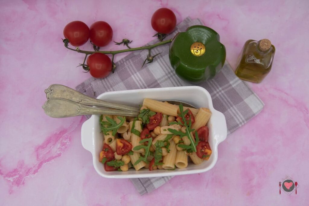 Pasta fredda con ceci ( spettacolare in 20 minuti ) La foto raffigurante la pasta fredda con ceci nutriente.