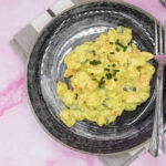 Gnocchi con salmone e zucchine ( spettacolari in 30 minuti ) La foto raffigurante la ricetta facile degli gnocchi salmone e zucchine