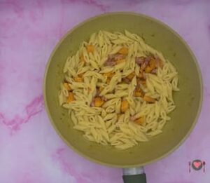Pasta con la zucca e pancetta ( in 30 minuti ) Pasta con la zucca e pancetta ( in 30 minuti )