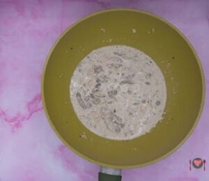 Pasta funghi e tonno ( genialità in 35 minuti ) La foto raffigurante gli ingredienti mescolati bene, per la preparazione della pasta funghi e tonno