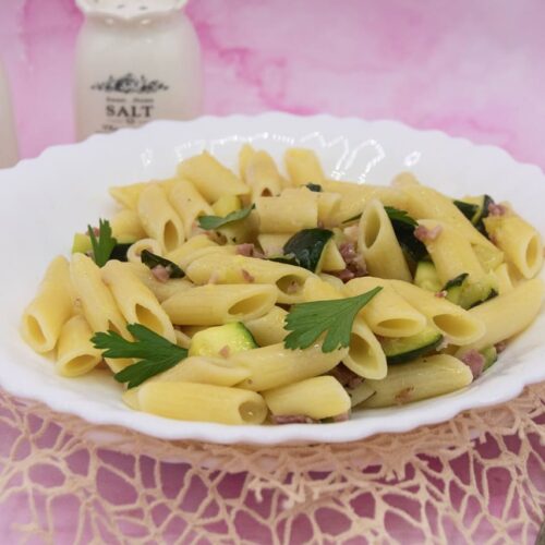 La foto raffigurante la pasta speck e zucchine